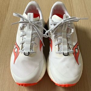 NWOT Men’s Saucony Trail Running Sneakers